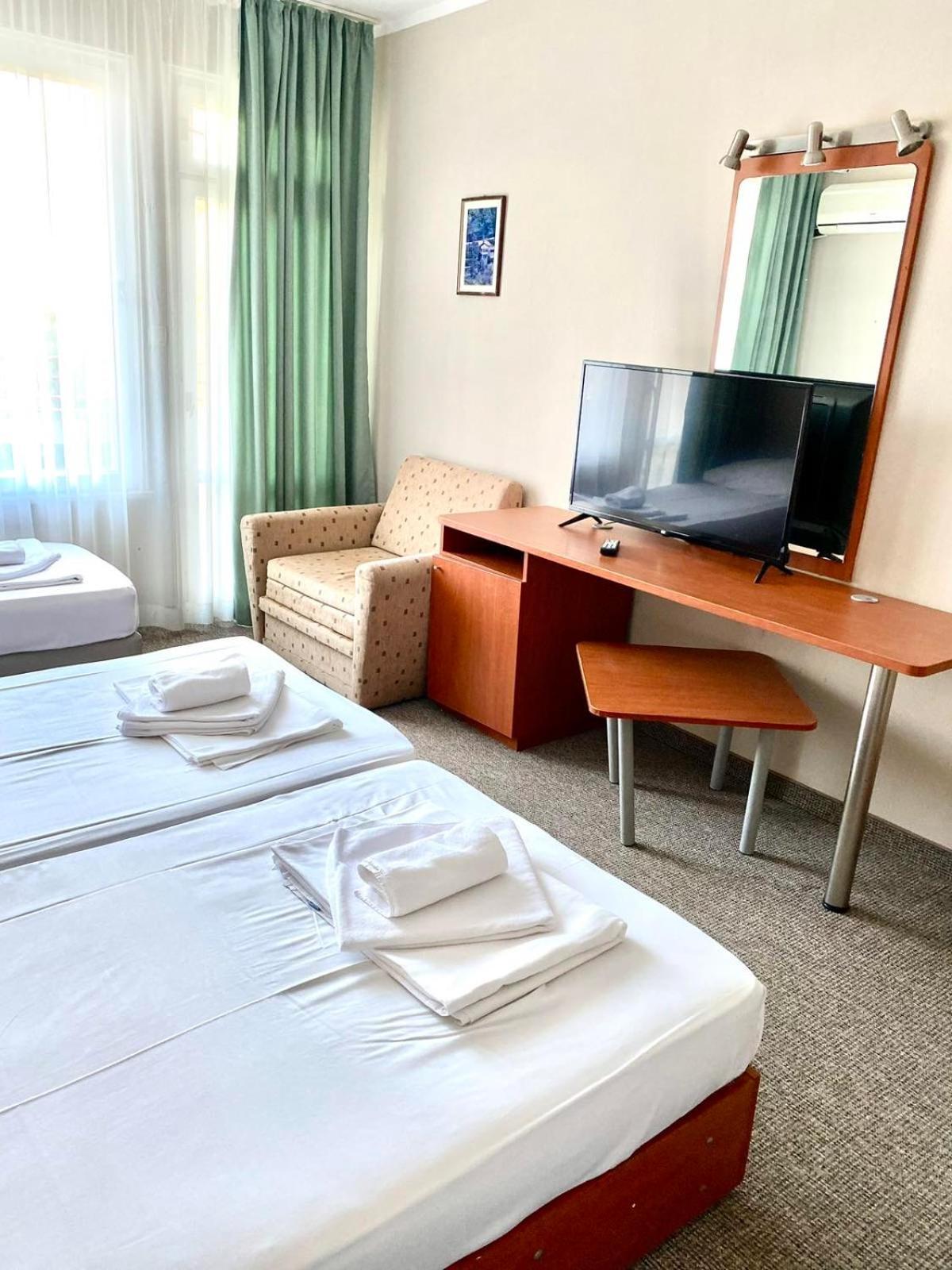 Hotel Green Park Kiten  Ngoại thất bức ảnh